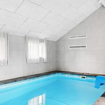 Luxury Pool Retreat - By Traum Bøtø By